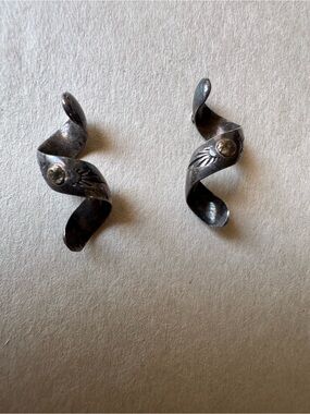 925 silver ribbon swirl earrings
